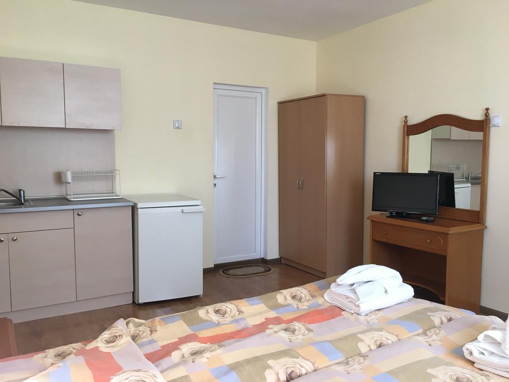 Triglav Edelweiss Guest House Pavel Banya Exterior photo