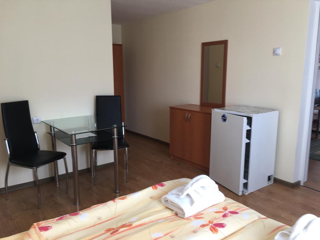 Triglav Edelweiss Guest House Pavel Banya Exterior photo